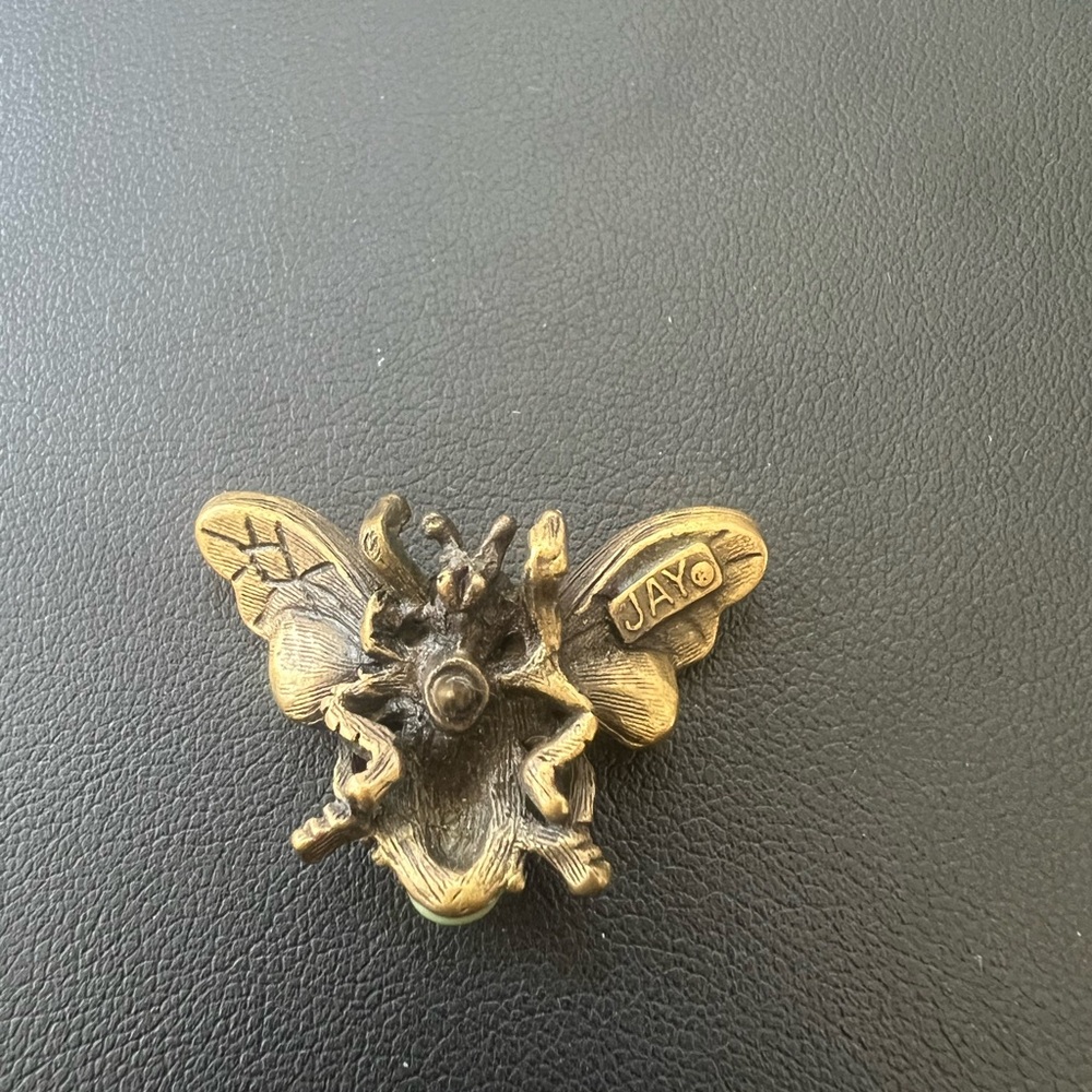 JAY STRONGWATER - “THE BEE” PIN - Picture 2 of 6